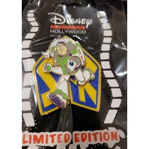 Disney Toy Story 4 Buzz Lightyear Space Ranger LE 300 Pin 135171 DSSH
